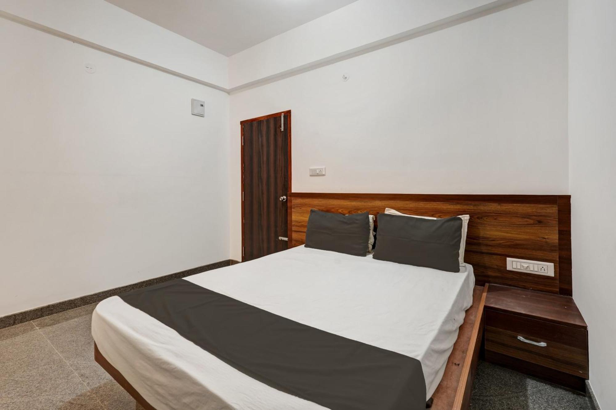 Oyo Hotel Bungalow Inn Lodging & Boarding Μπανγκαλόρ Εξωτερικό φωτογραφία