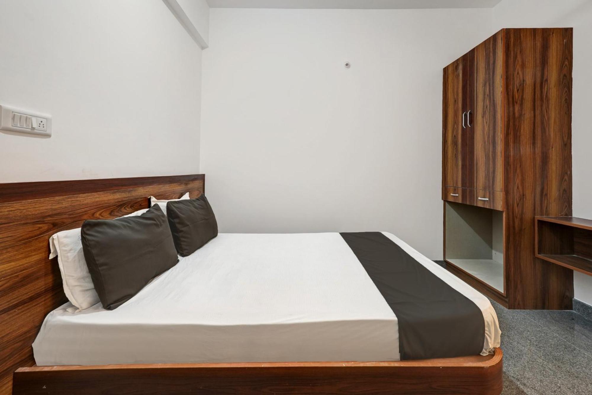 Oyo Hotel Bungalow Inn Lodging & Boarding Μπανγκαλόρ Εξωτερικό φωτογραφία