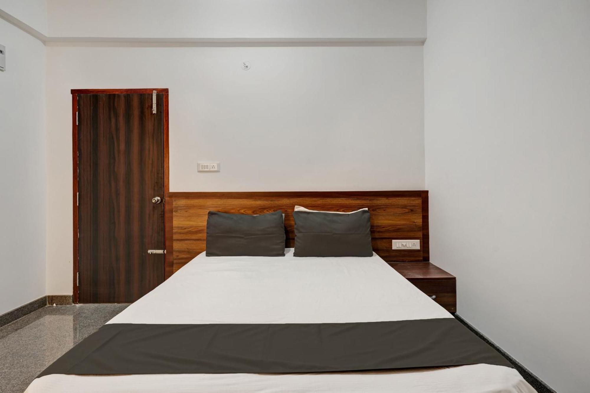 Oyo Hotel Bungalow Inn Lodging & Boarding Μπανγκαλόρ Εξωτερικό φωτογραφία