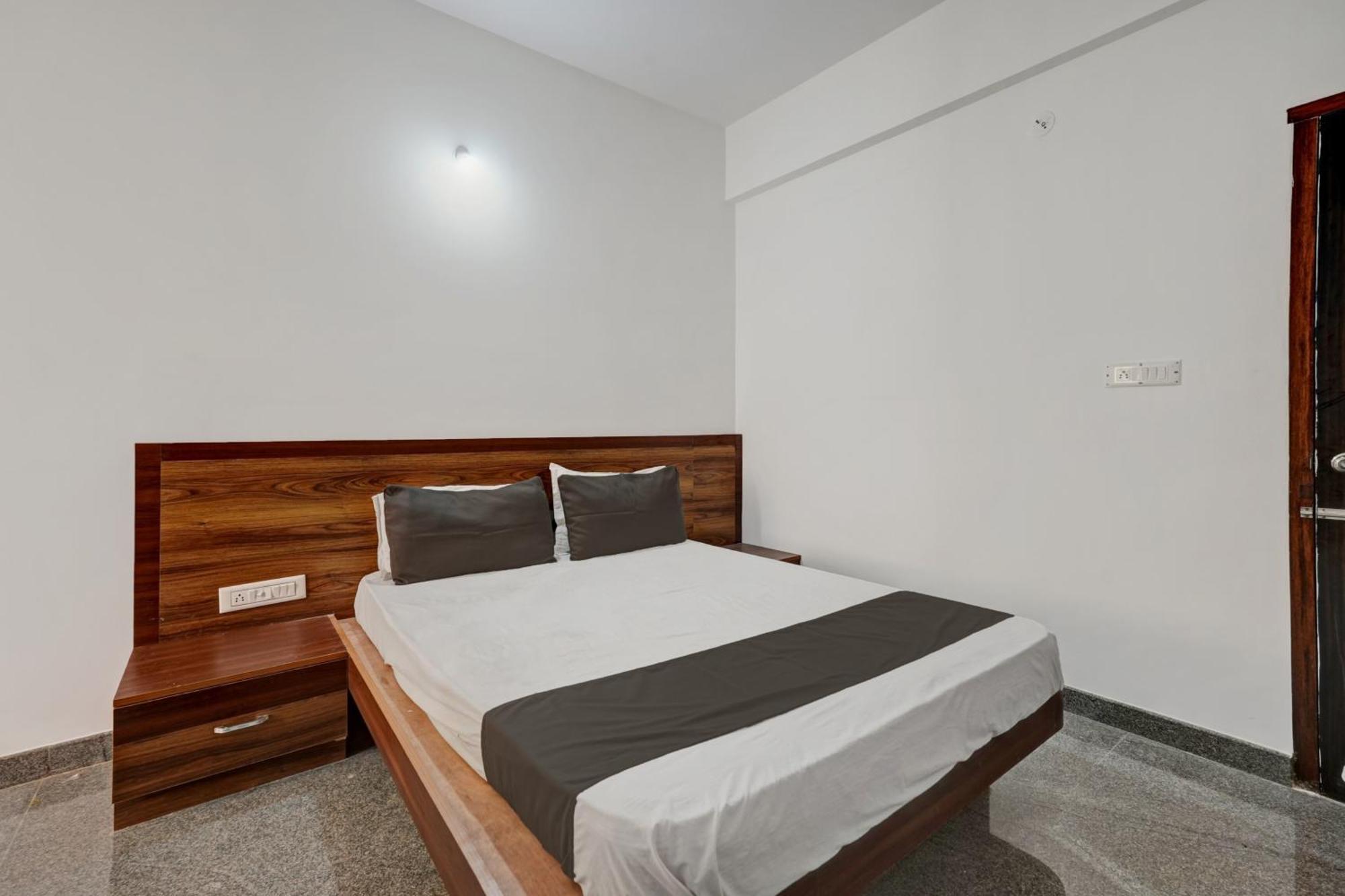 Oyo Hotel Bungalow Inn Lodging & Boarding Μπανγκαλόρ Εξωτερικό φωτογραφία
