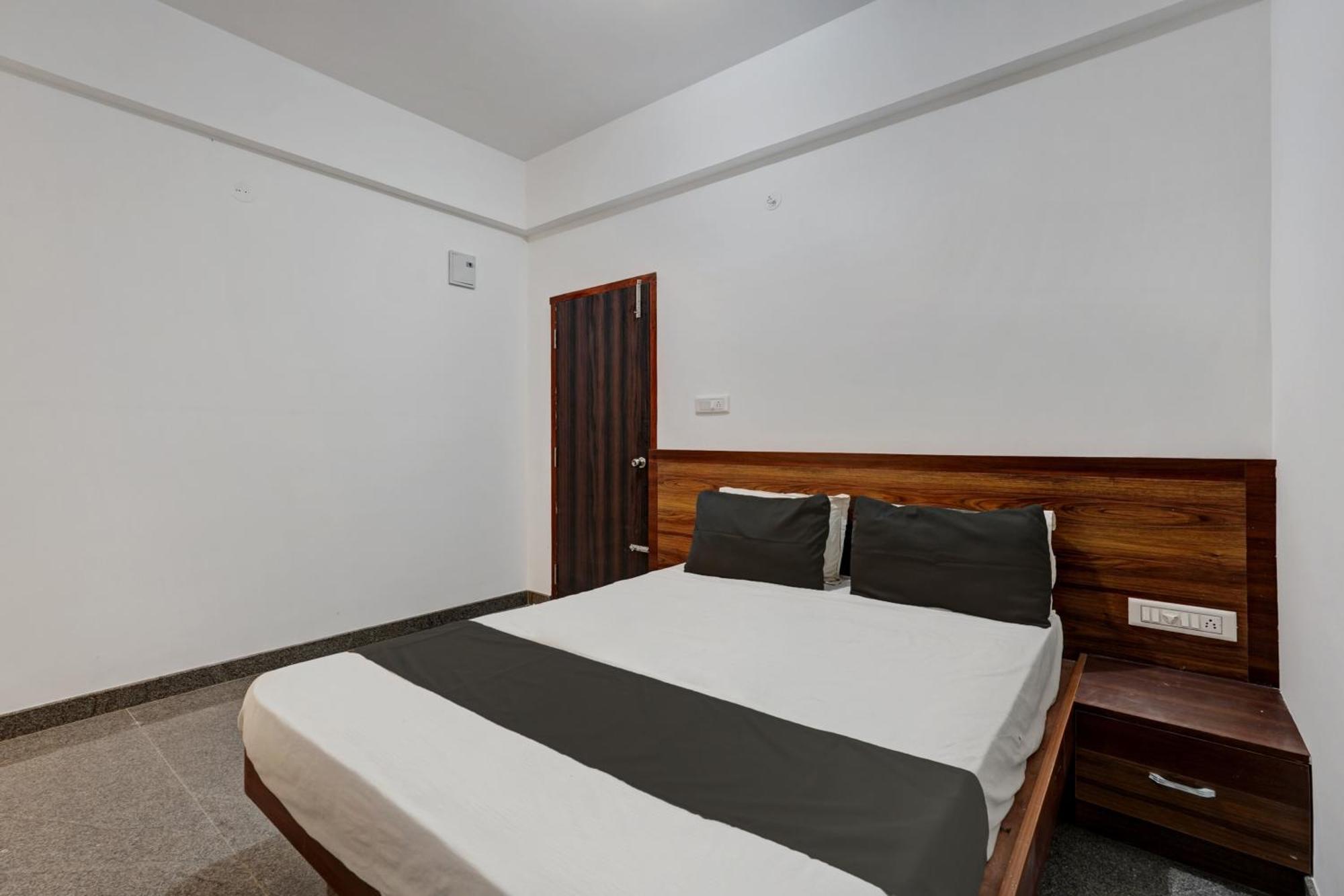 Oyo Hotel Bungalow Inn Lodging & Boarding Μπανγκαλόρ Εξωτερικό φωτογραφία
